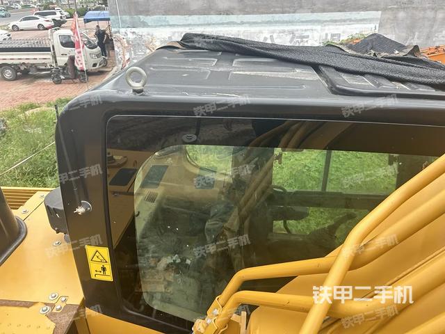 驾驶室顶部（整机外观）