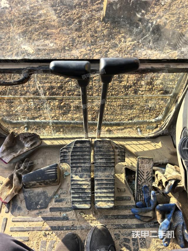 座椅右侧控制台/钥匙门/油门/含右手柄（驾驶室部分）