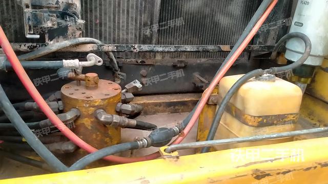 液壓泵艙室正面整體（整機(jī)外觀）