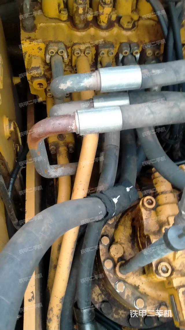 回轉(zhuǎn)馬達(dá)和主控閥（整機(jī)外觀）