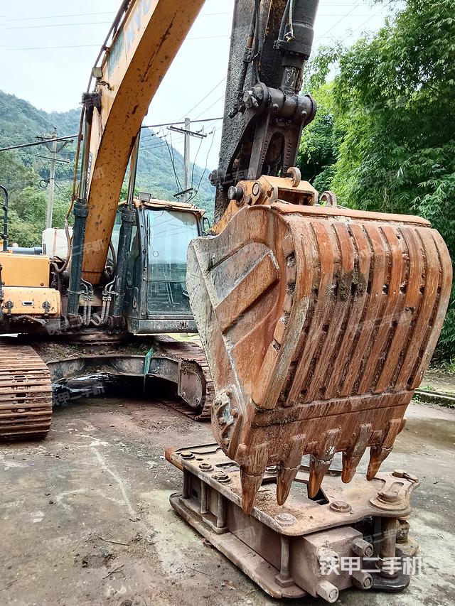 现代R225LVS挖掘机