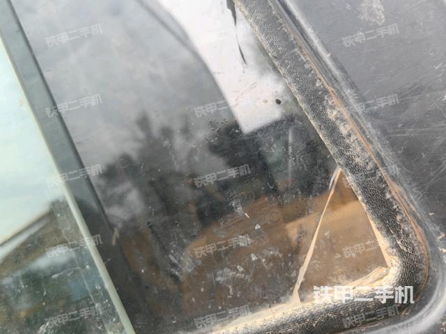 后窗玻璃角标（驾驶室部分）