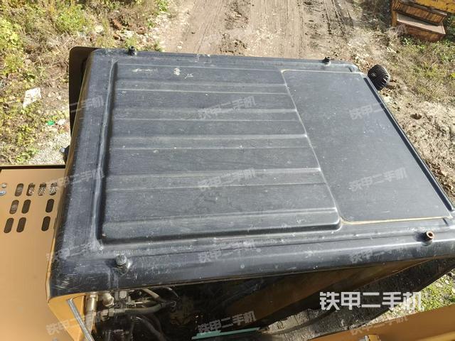 驾驶室顶部（整机外观）