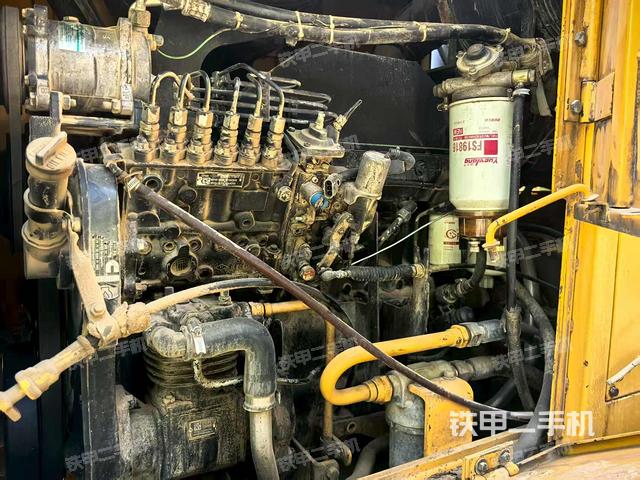 发动机左侧（整机外观及大件）