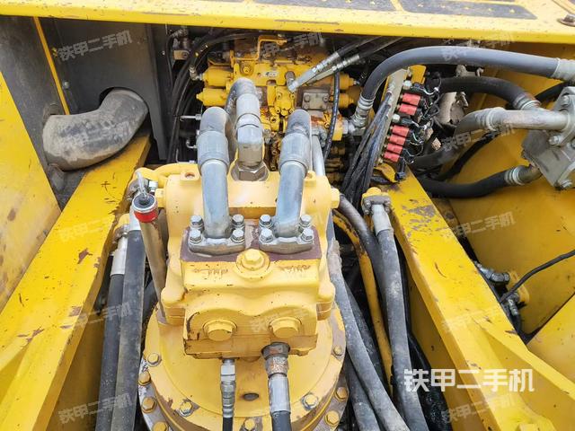 回转马达和主控阀（整机外观）