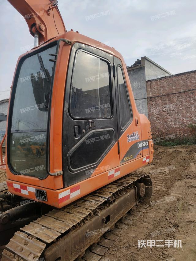 駕駛室整體（整機外觀）