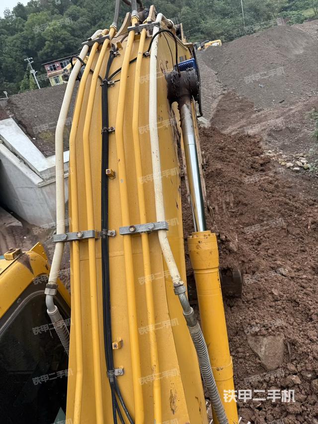 大臂背部俯视（工作和回转装置）