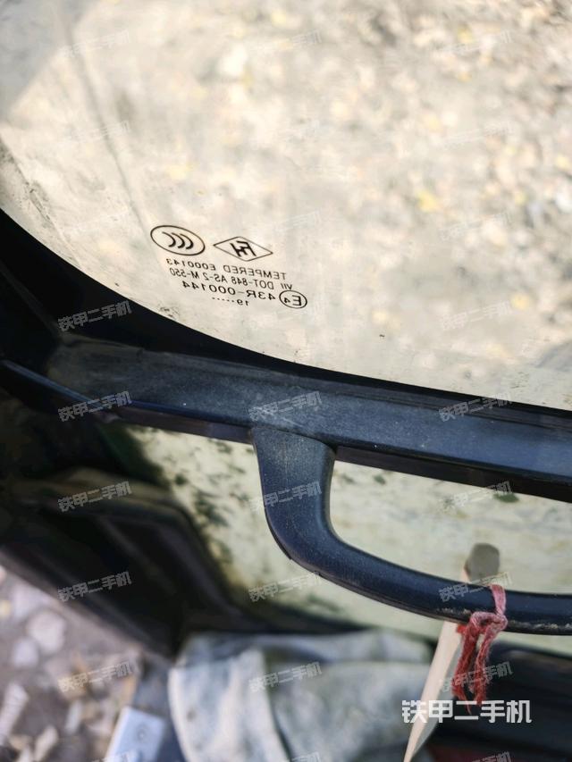 后窗玻璃角标（驾驶室部分）