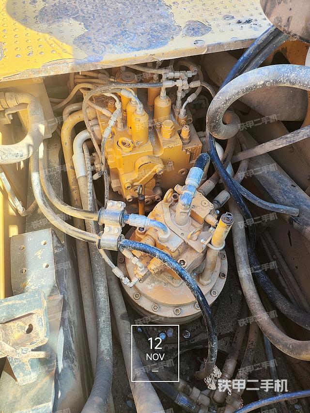 回转马达和主控阀（整机外观）