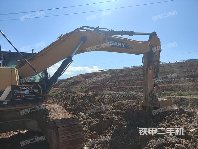 驾驶室顶部（整机外观）