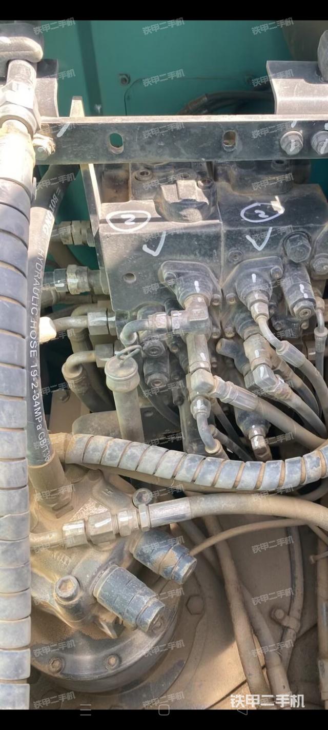 回轉(zhuǎn)馬達和主控閥（整機外觀）