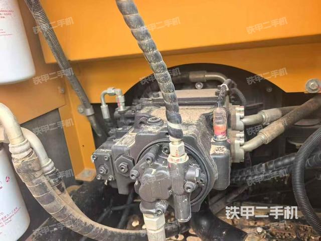 液壓泵艙室正面整體（整機(jī)外觀）