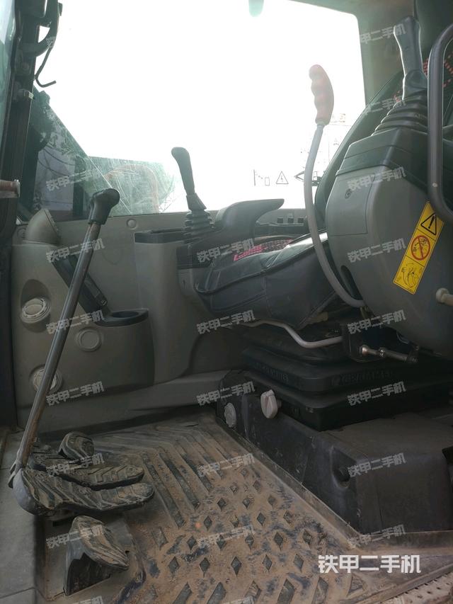 驾驶室顶部（整机外观）