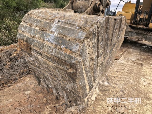 转盘和下车架正前（工作和回转装置）