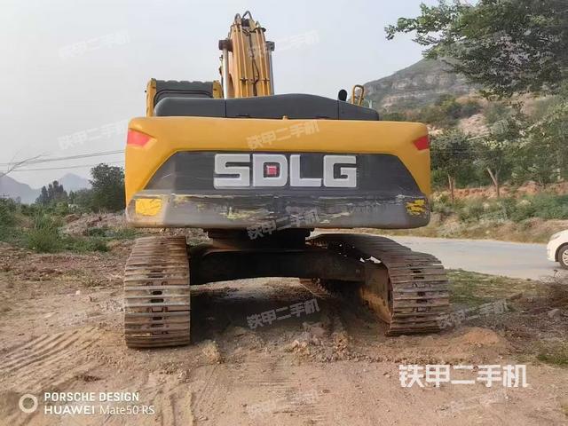 驾驶室顶部（整机外观）