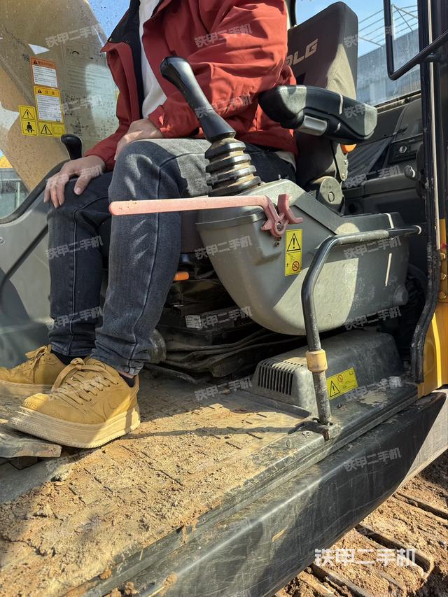 驾驶室整体（整机外观）