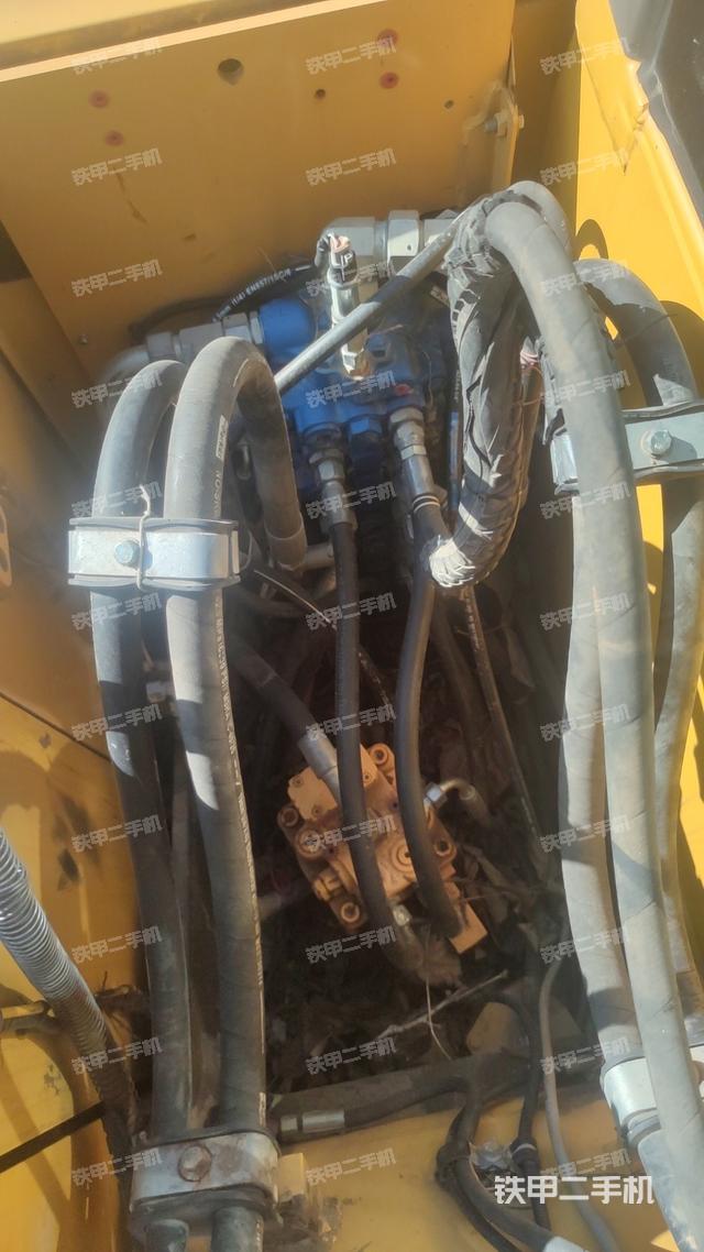 回转马达和主控阀（整机外观）