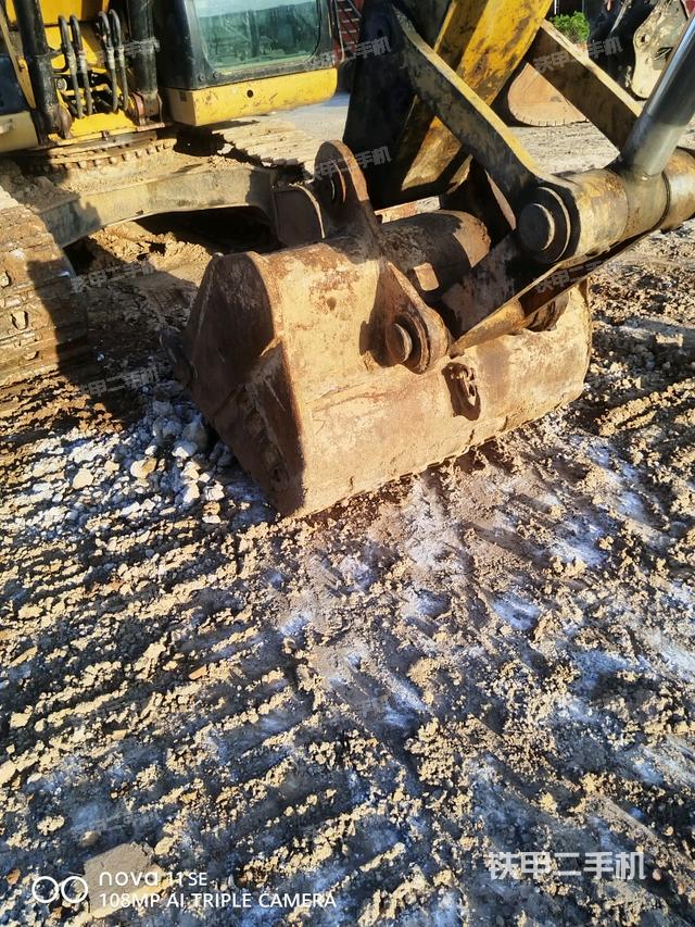 大臂油缸整體?豎拍（工作和回轉(zhuǎn)裝置）