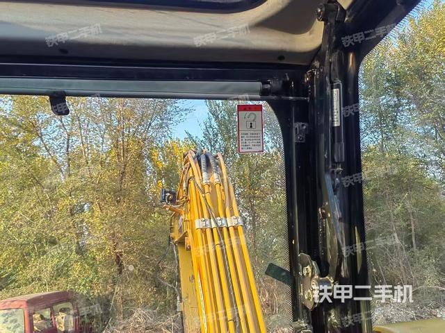 驾驶室顶部（整机外观）