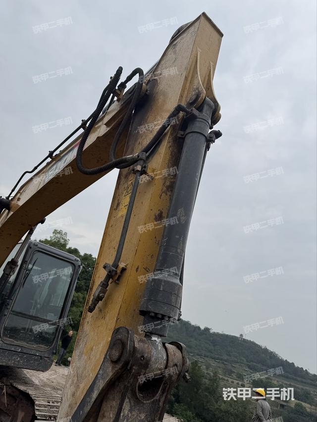 小臂整体右前（工作和回转装置）