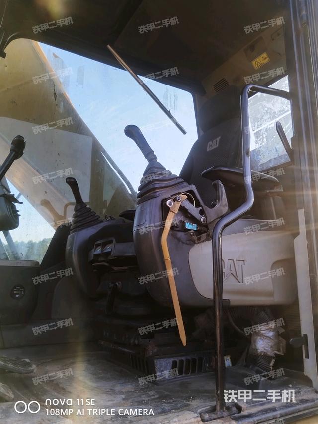 后窗玻璃角標（駕駛室部分）