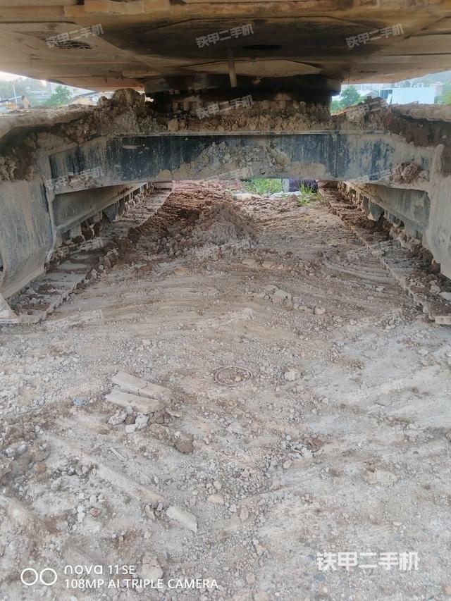 轉(zhuǎn)盤和下車架正前（工作和回轉(zhuǎn)裝置）