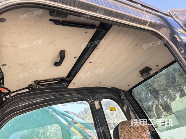 座椅右侧控制台/钥匙门/油门/含右手柄（驾驶室部分）