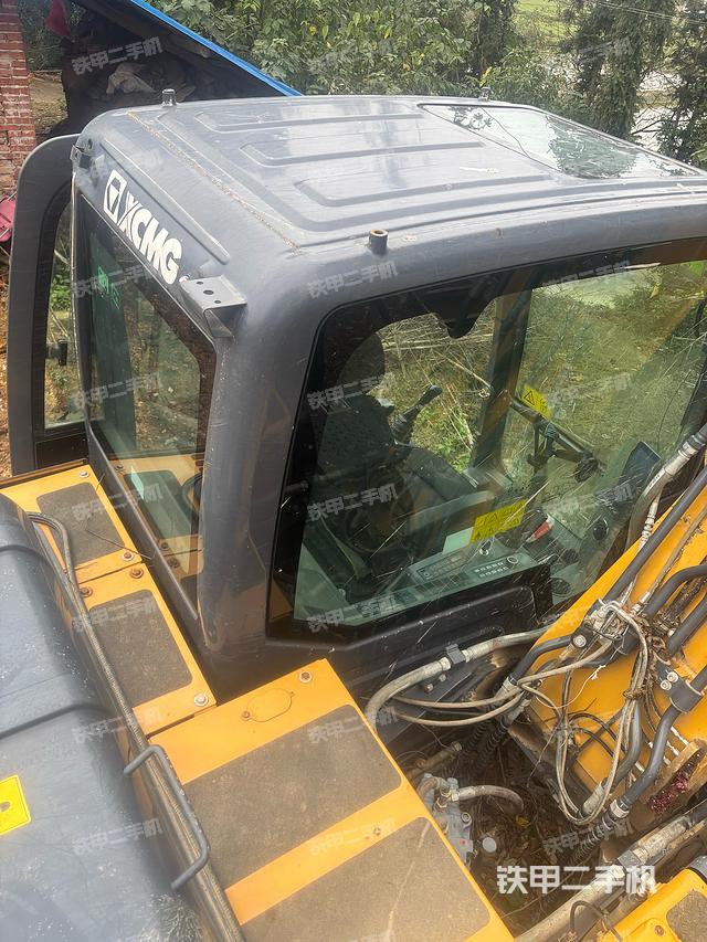 駕駛室頂部（整機外觀）