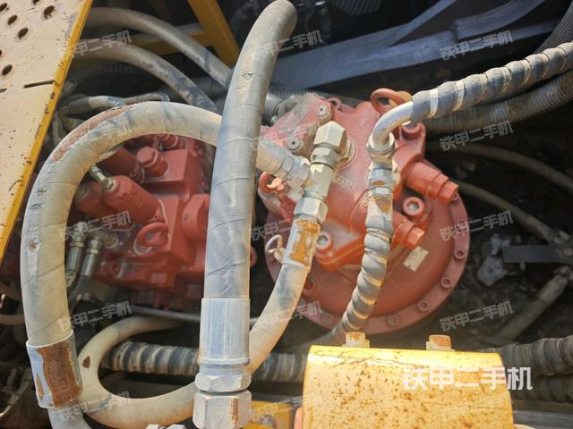 回转马达和主控阀（整机外观）