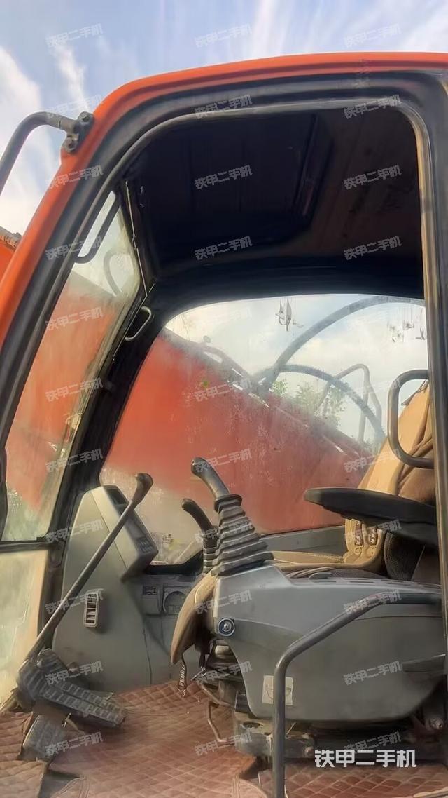 驾驶室整体（整机外观）