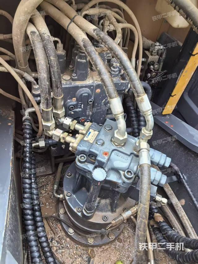 回轉(zhuǎn)馬達和主控閥（整機外觀）