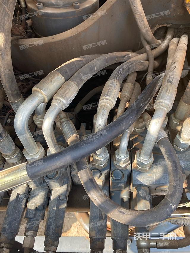 回转马达和主控阀（整机外观）