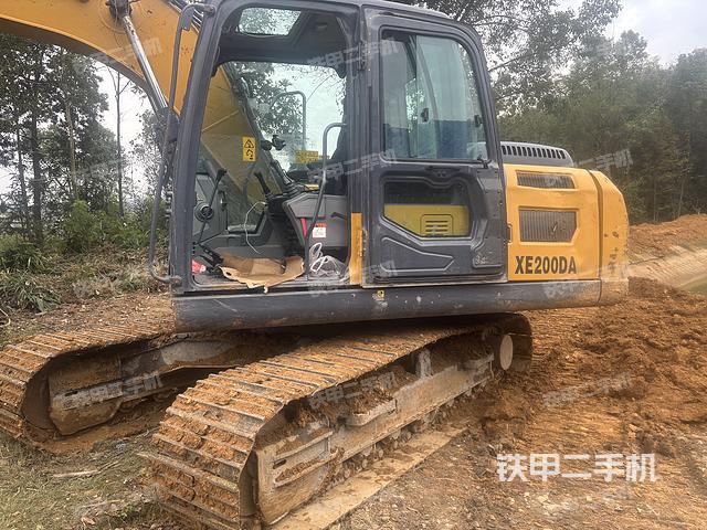 駕駛室整體（整機外觀）