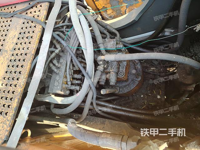 回轉(zhuǎn)馬達和主控閥（整機外觀）