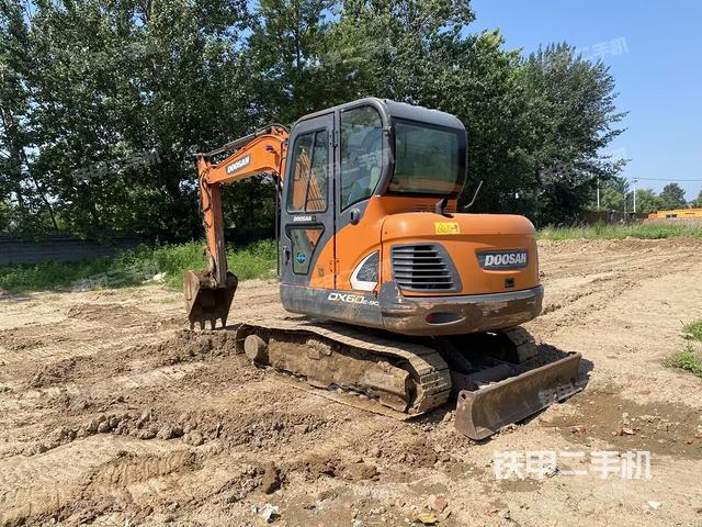 驾驶室顶部（整机外观）