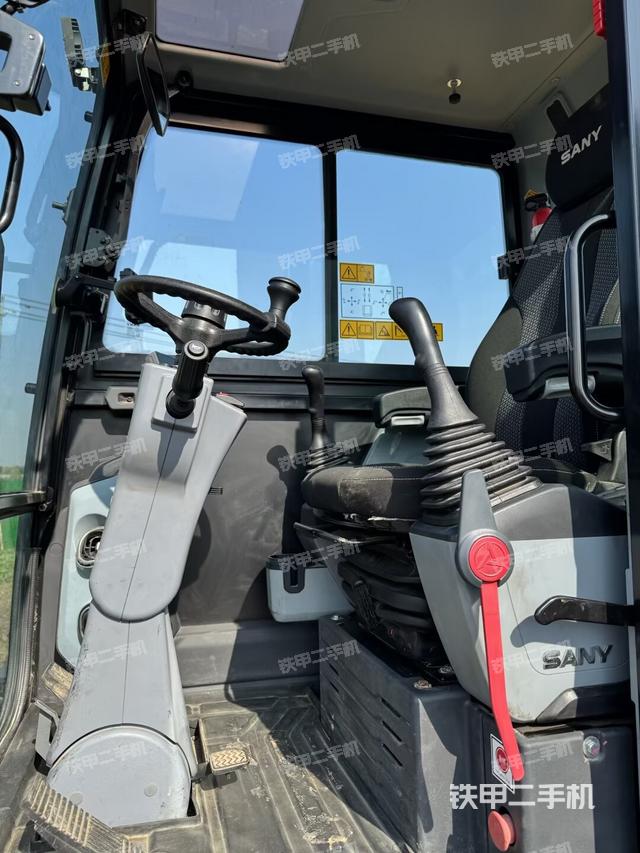 驾驶室整体（整机外观）