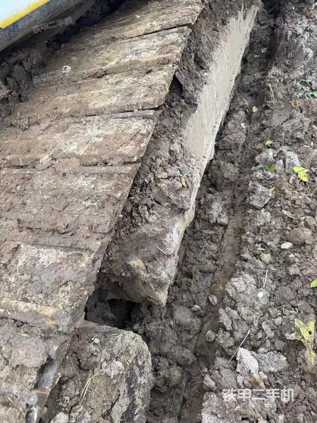 單側(cè)履帶整體（整機(jī)外觀）