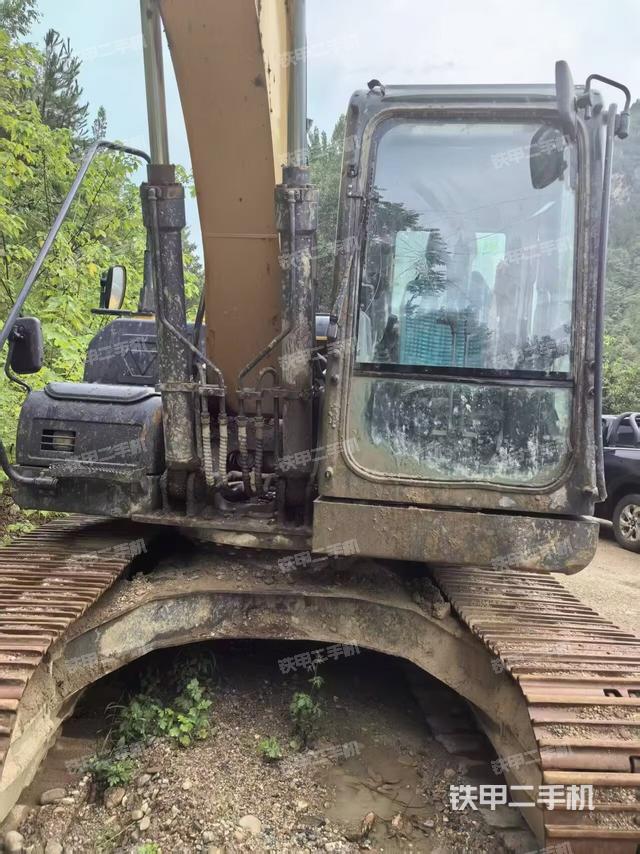 駕駛室整體（整機外觀）