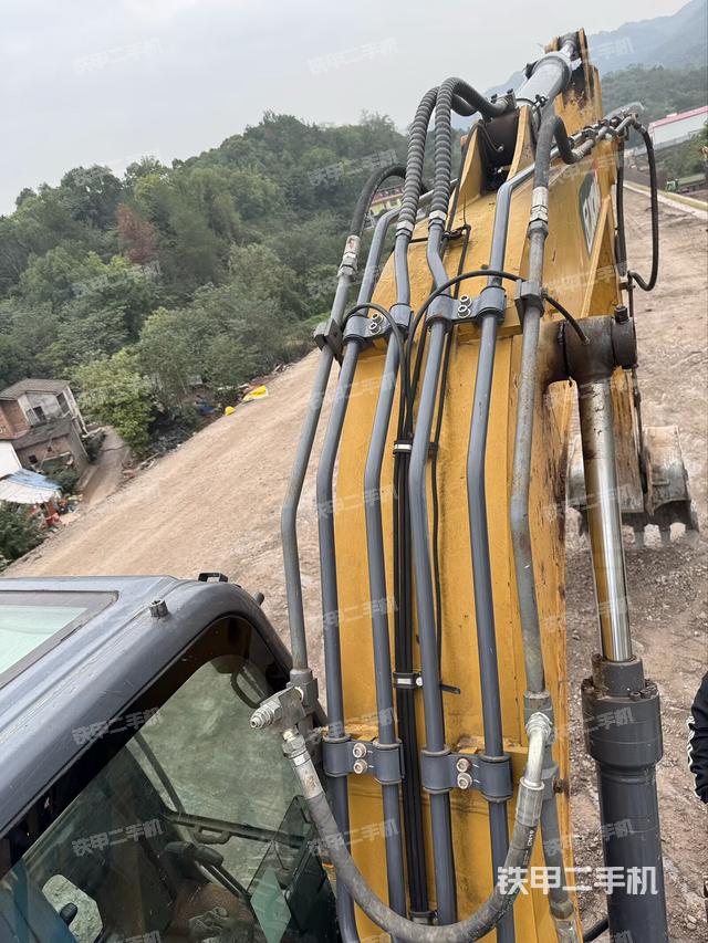 大臂背部俯视（工作和回转装置）