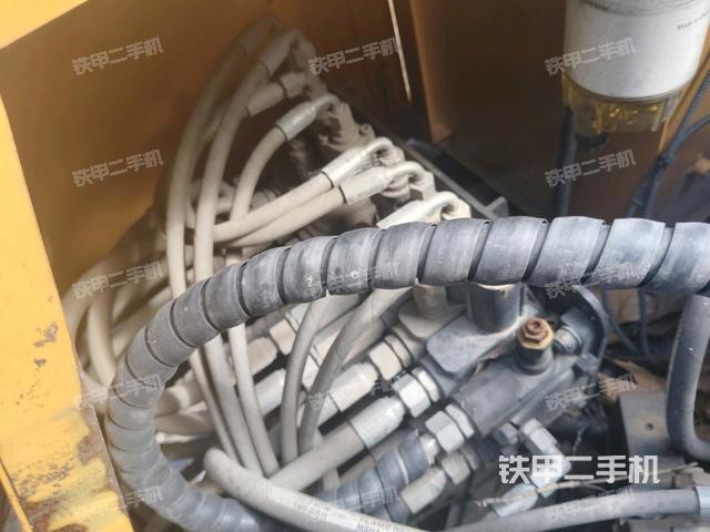 回转马达和主控阀（整机外观）