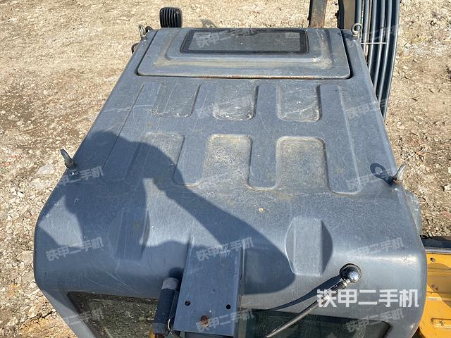 驾驶室顶部（整机外观）