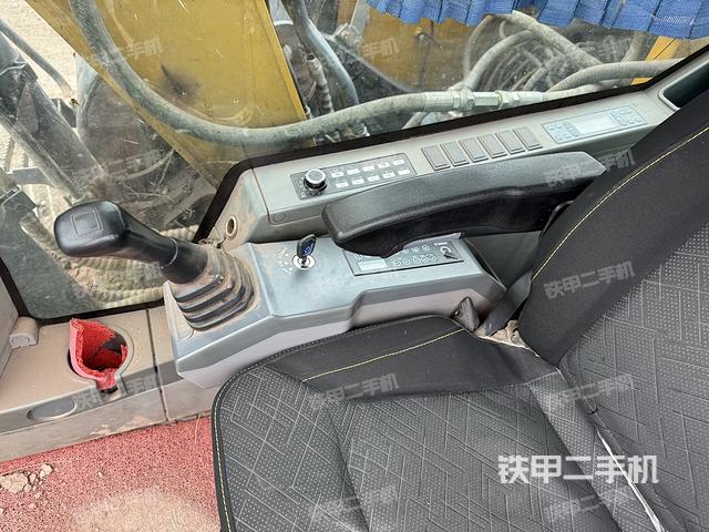 座椅右侧控制台/钥匙门/油门/含右手柄（驾驶室部分）