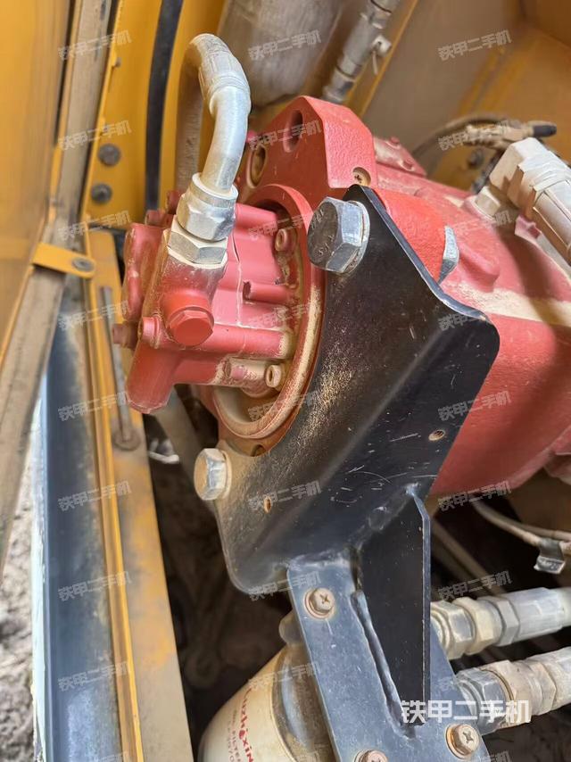 液壓泵艙室正面整體（整機(jī)外觀）