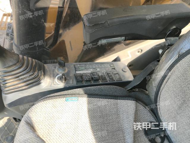 座椅右侧控制台/钥匙门/油门/含右手柄（驾驶室部分）