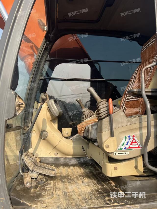 駕駛室整體（整機(jī)外觀）