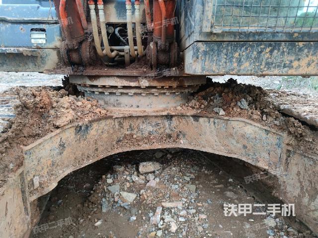 轉(zhuǎn)盤和下車架正前（工作和回轉(zhuǎn)裝置）