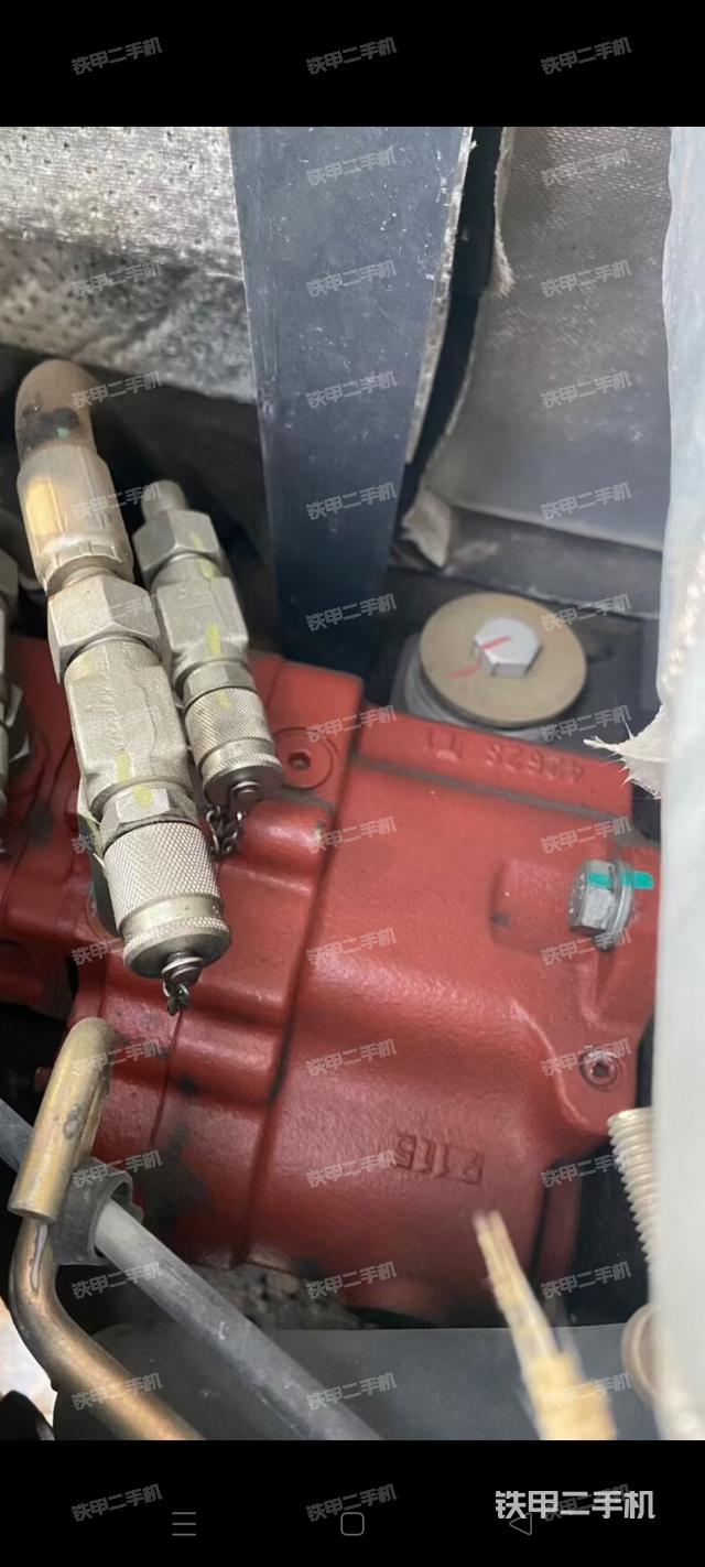 液压泵舱室正面整体（整机外观）