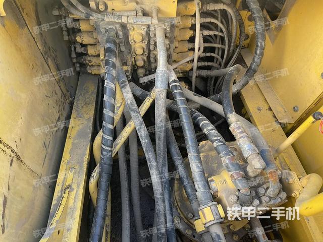 回转马达和主控阀（整机外观）