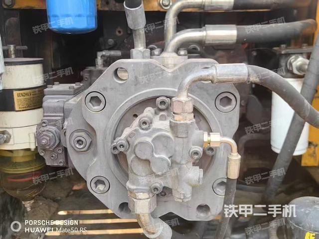 液压泵舱室正面整体（整机外观）