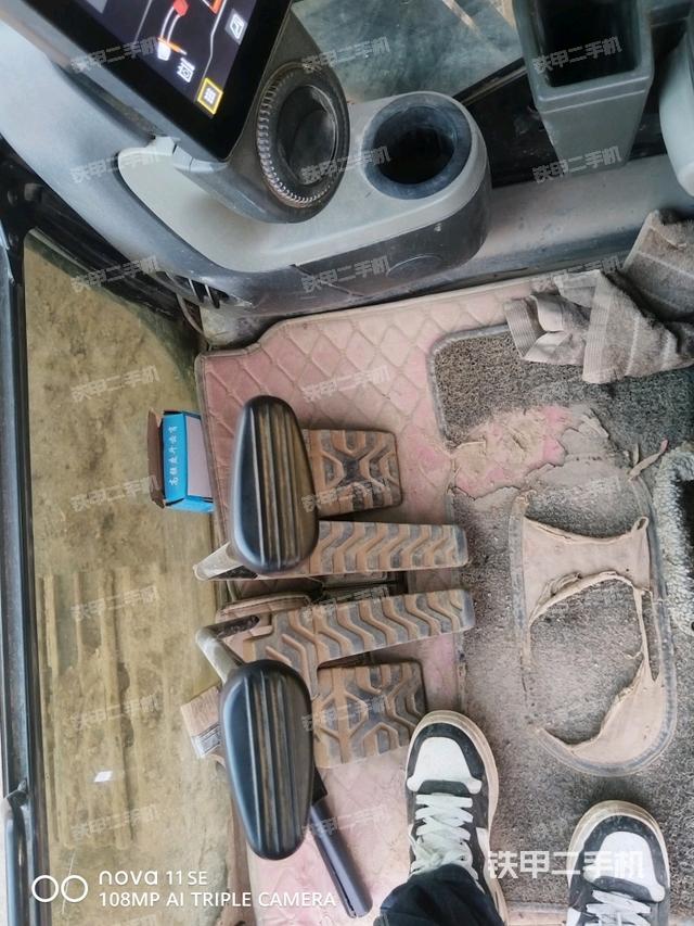 座椅右側(cè)控制臺(tái)/鑰匙門/油門/含右手柄（駕駛室部分）